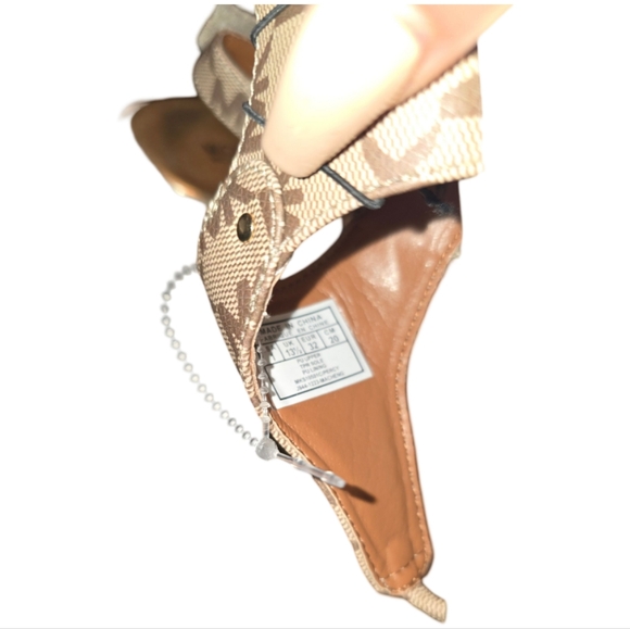 Michael Kors Big Girl’s Sandals Size 1 w MK logo NWOT - Picture 5 of 5
